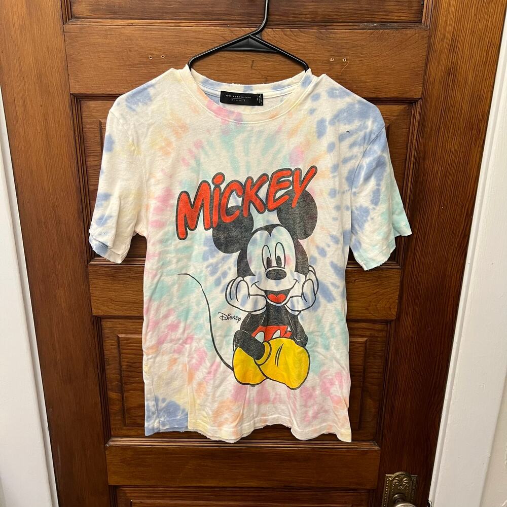 Unisex Mickey Sitting Vintage Tee Junk Food Clothing size XS